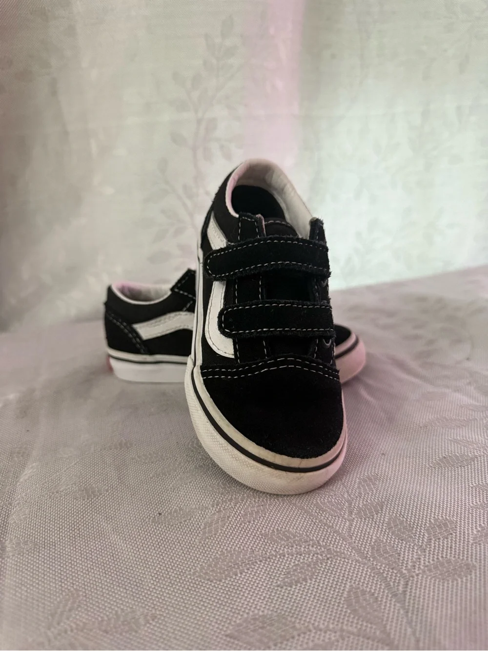 Vans Kids Black & White Velcro Old Skool Sneakers